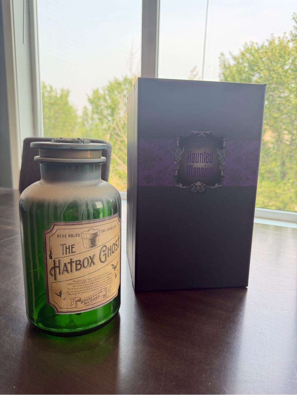 Haunted Mansion 'The Hatbox Ghost' Green talking/ light up Apothecary Jar